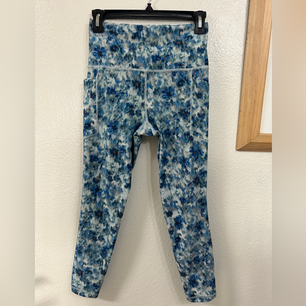 Athleta Salutation Stash Pocket S Printed 7/8 Tight